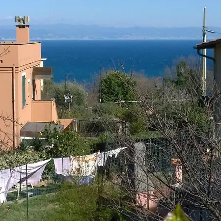 Quieta Casetta In Una Liguria Insolita *